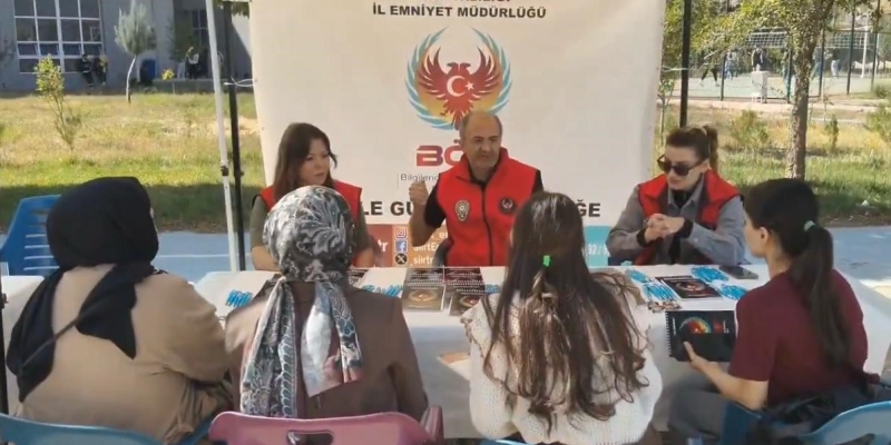 Siirt’te polis, üniversite öğrencilerini bilgilendirdi