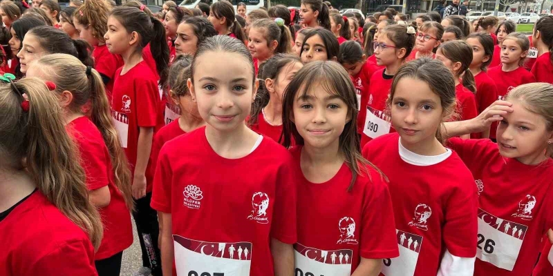 Nilüfer’de gençler ve çocuklar Cumhuriyet için koştu