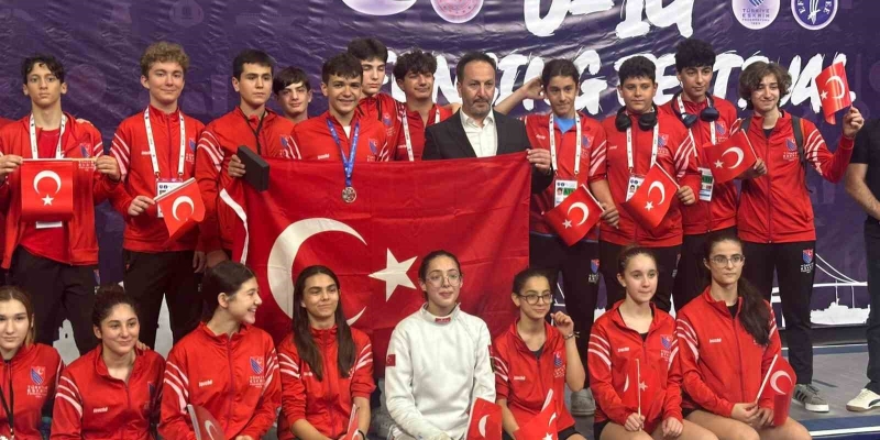 Eskrimde uluslararası başarı: Semi Mermutoğlu’ndan gümüş madalya