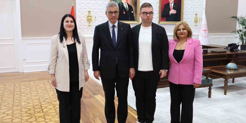 Otizmli bireylerin sorunlarını içeren rapor Bakan Memişoğlu’na sunuldu