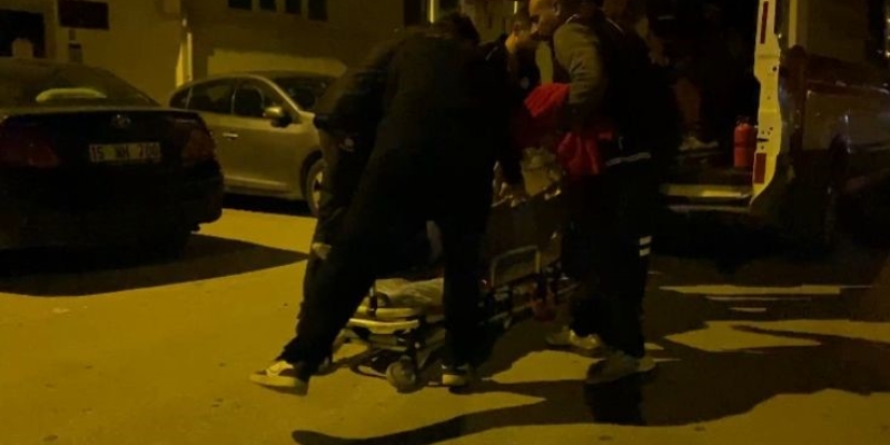 Evlerindeki asma tavan üzerlerine çöktü, deprem oluyor sandılar :1 yaralı