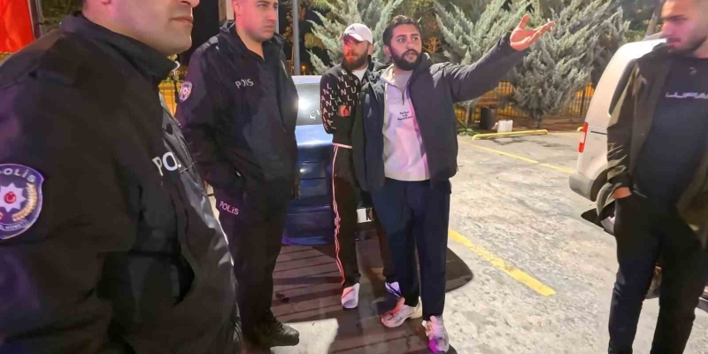 Aksaray’da açıkta alkol alan 2 şahsa kabahatler kanunundan ceza kesildi