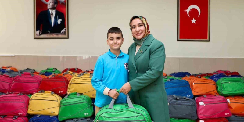Cumhuriyetin 102. yılında öğrencilere anlamlı hediye