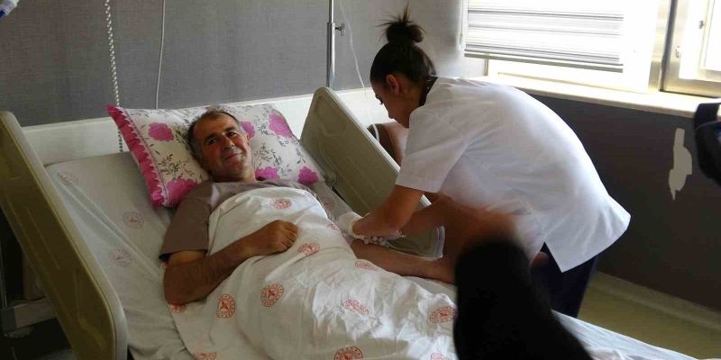 Nefes darlığı şikayetiyle hastaneye başvuran çiftçinin karnında 4 kiloluk kitle çıkarıldı