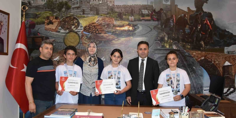 Sabancı Ortaokulu öğrencilerinden TÜBİTAK’ta büyük başarı
