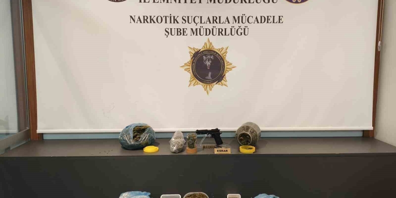 Çatı katında yapılan aramada uyuşturucu ve silah ele geçirildi