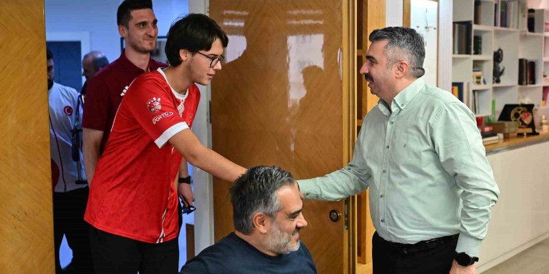 Başkan Yılmaz şampiyonları ağırladı