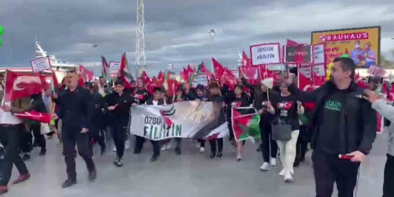 Burgaz Gençlik Derneği’nden Filistin’e destek yürüyüşü