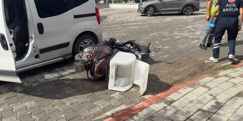 Motosikletle hafif ticari araç çarpıştı: 1 yaralı