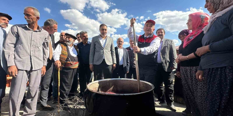 Elazığ’da Vali Hatipoğlu orcik yaptı, kadınlardan "Öyle karıştırılmaz" itirazı geldi
