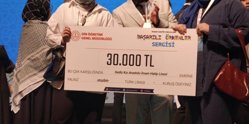 "İmam Hatip Okulları Başarı Örnekleri" sergisinde Kütahya’ya çifte gurur