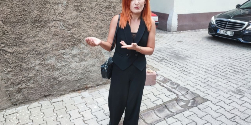Adana Belediyesi’ne ait otobüsün sefer yaparken sürekli arızalanmasına yöre sakinlerinden tepki