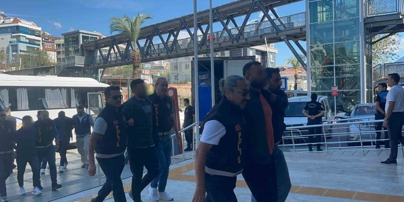 Antalya’da sokakta bıçaklandı, cesedi sarp kayalıklarda bulundu