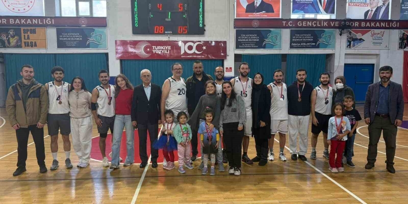 Basketbolda üniversitesi şampiyon oldu