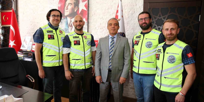 Hazırladıkları sosyal sorumluluk projelerini Emniyet Müdürü Erol’a sundular