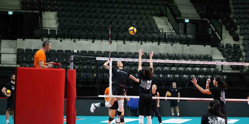 Eczacıbaşı Dynavit sezonun ilk derbisine çıkacak