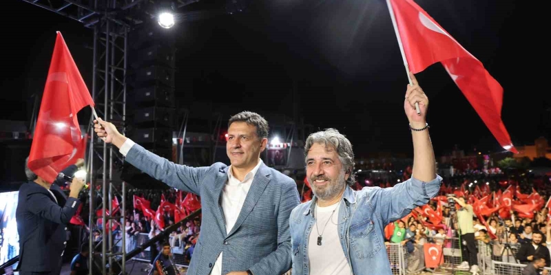 Kozan’da Ali Kınık konser verdi
