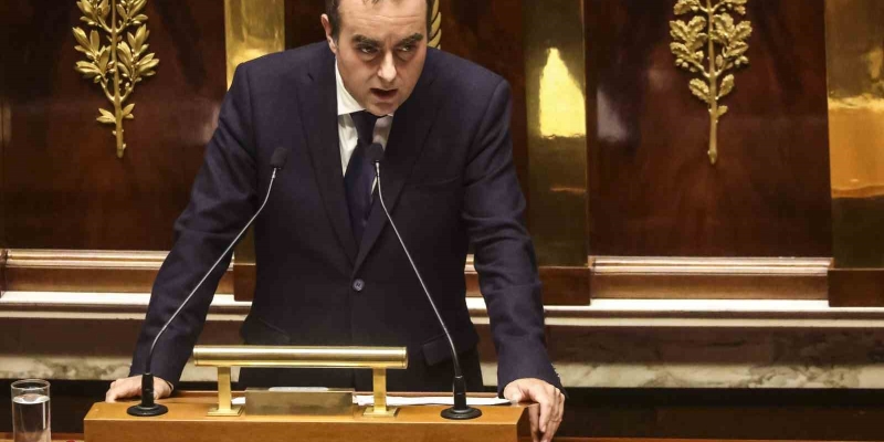 Fransa’da tartışmalı emeklilik reformu askıya alınacak