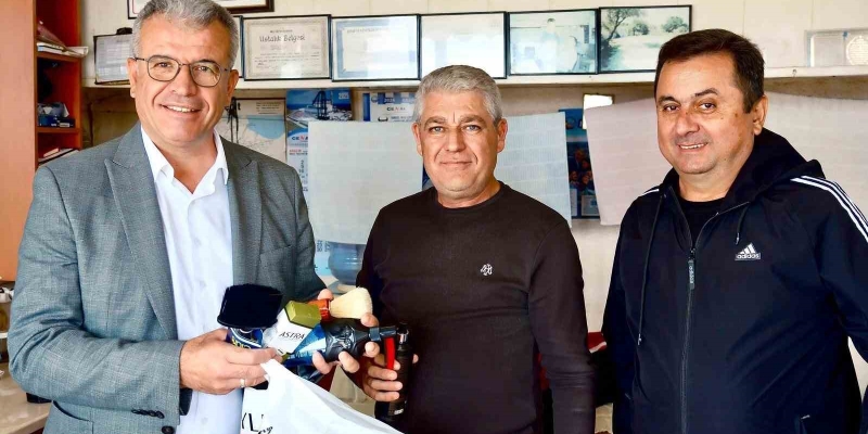 Karabiga Belediyesi’nden berberleri sevindiren hediye