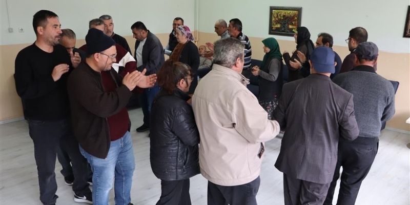 Sivas’ta Ruh Sağlığı Günü’nde halaylar çekildi