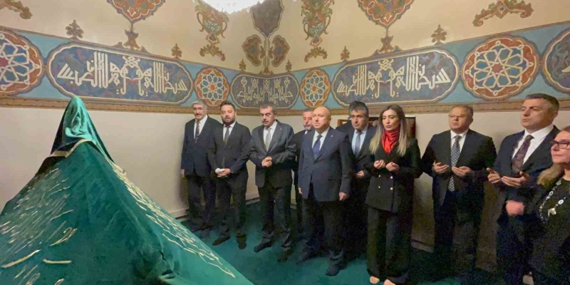 Bakan Tekin, Hacı Bektaş-ı Veli’nin kabrini ziyaret etti