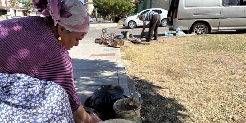 Trakya’da 30 yıldır mahalle mahalle dolaşarak kalaycılık yapıyorlar