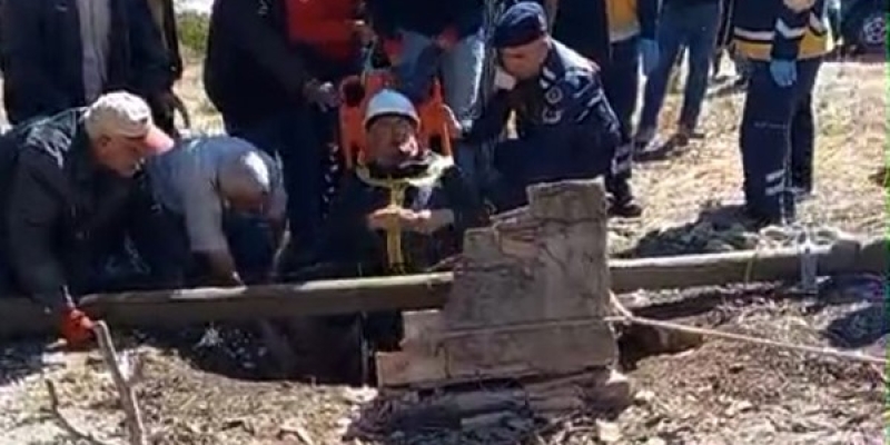 Burdur’da kuyuya düşen vatandaş ekipler tarafından kurtarıldı