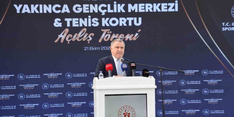 Bakan Bak: "Gençler için yatırımlarımıza devam edeceğiz"