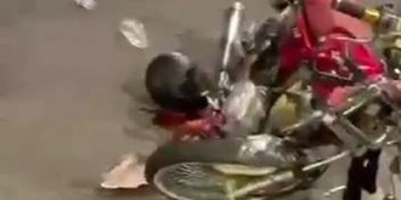 Diyarbakır’da motosiklet ile otomobil çarpıştı: 1 yaralı