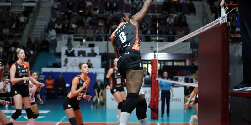 Eczacıbaşı Dynavit, deplasmanda galip