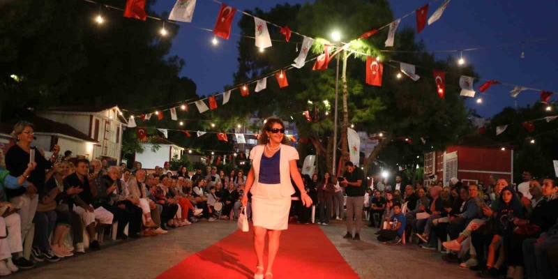 Antalya’da 60 yaş üstü öğrenciler podyumda mankenlere taş çıkardı