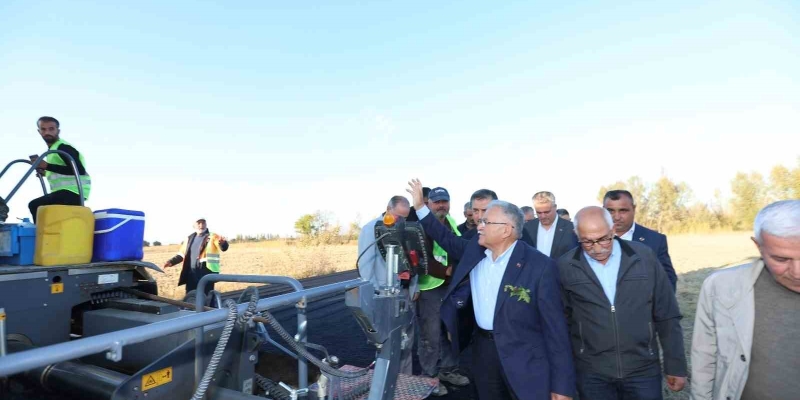 Başkan Büyükkılıç, Yeşilhisar’da asfalt çalışmalarını yerinde inceledi