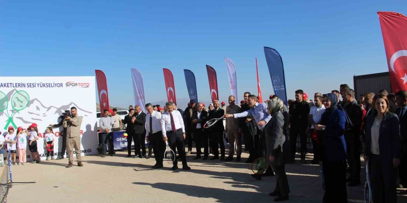Enerji ve Tabii Kaynaklar Bakanı Bayraktar: "Artık bu dağlarda roket değil, raket sesi var"