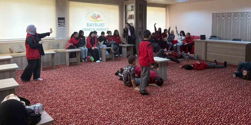 Bayburt’ta öğrenciler ’Okullar Merkezimde’ projesiyle keyifli bir gün geçirdi