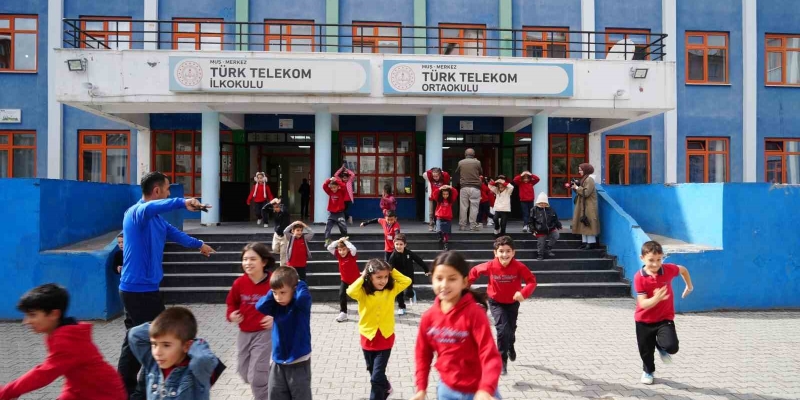 Muş’ta okullarda eş zamanlı tahliye tatbikatı yapıldı