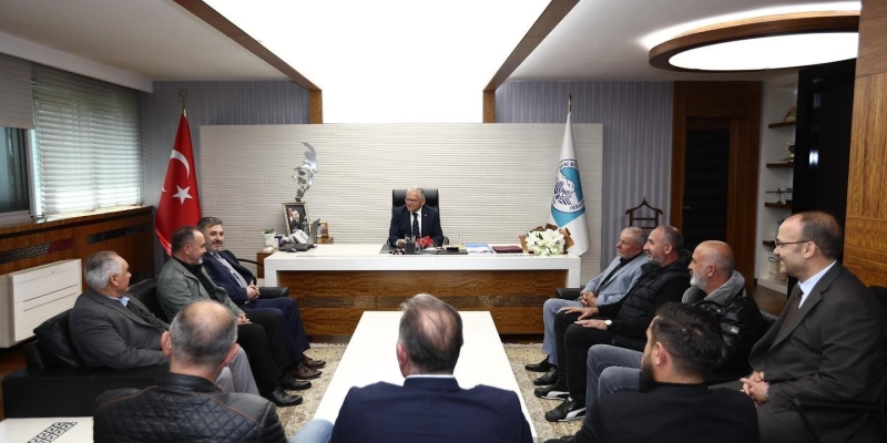 Büyükkılıç, hal esnafını makamında ağırladı