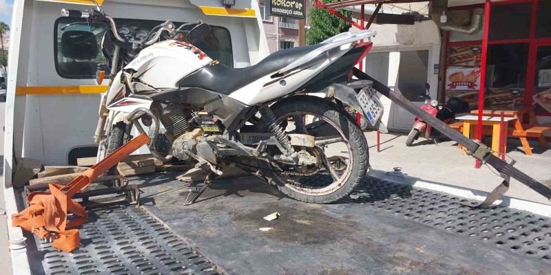 Otomobil ile çarpışan motosikletin sürücüsü yaralandı
