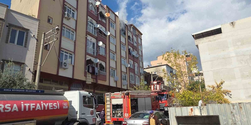 Bursa’da 6 katlı apartmanda yangın paniği