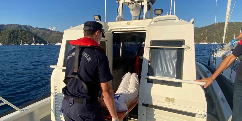 Ticari yatta yaralanan vatandaşa Sahil Güvenlik tıbbi tahliye