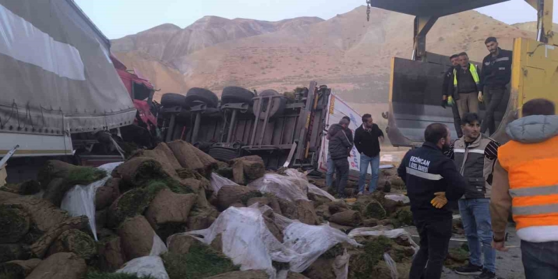Erzincan’da tır kazası: 2 yaralı