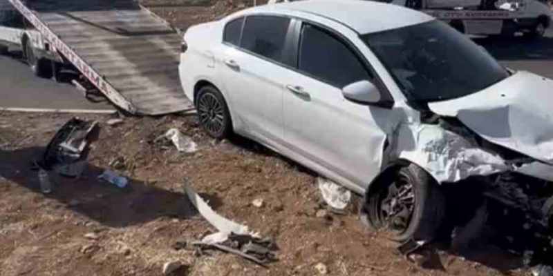 Mardin’de otomobil ile hafif ticari araç çarpıştı: 4 yaralı