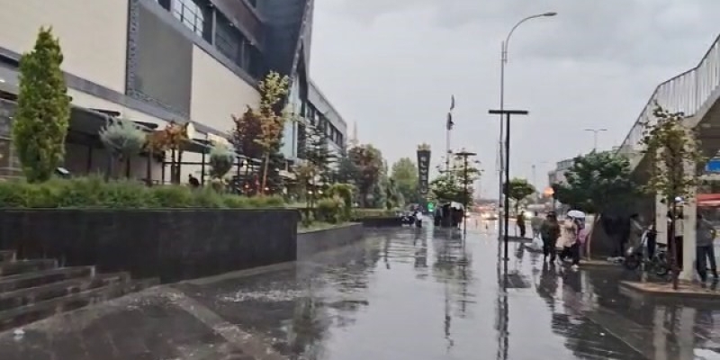 Elazığ’da sağanak ve fırtına etkili oldu