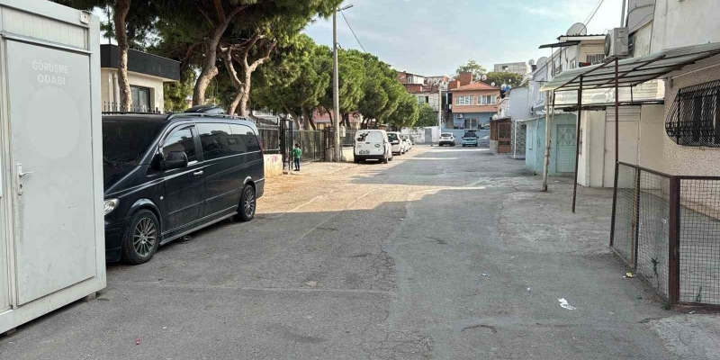 İzmir’de eski eş dehşeti: Sokak ortasında bıçaklayarak öldürdü