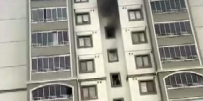 Karabük’te 9 katlı binada çıkan yangın paniğe neden oldu: 5 kişi hastaneye kaldırıldı