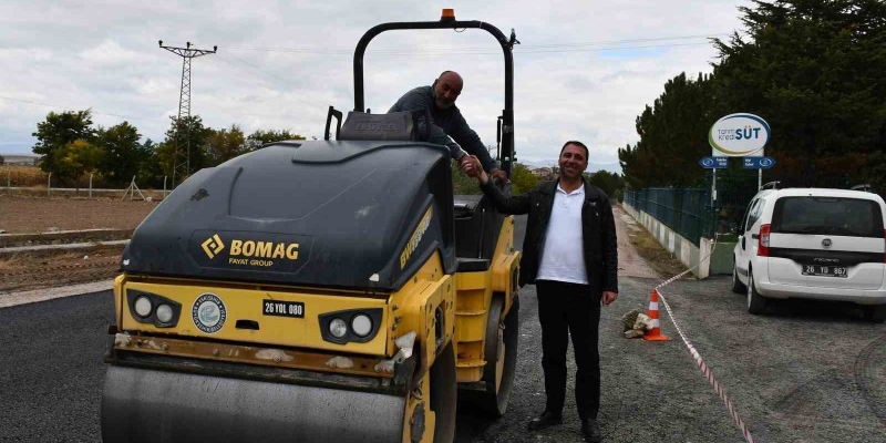 Beylikova Tarım Kredi Süt Fabrikası yolları sıcak asfaltla yenilendi