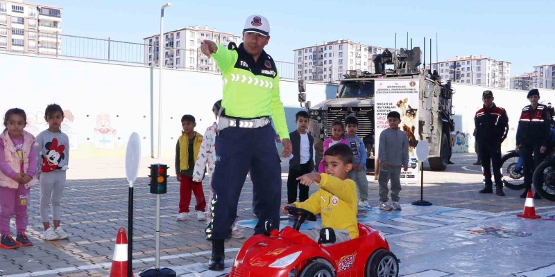 Öğrencilere tanıtım ve bilgilendirme etkinliği düzenledi