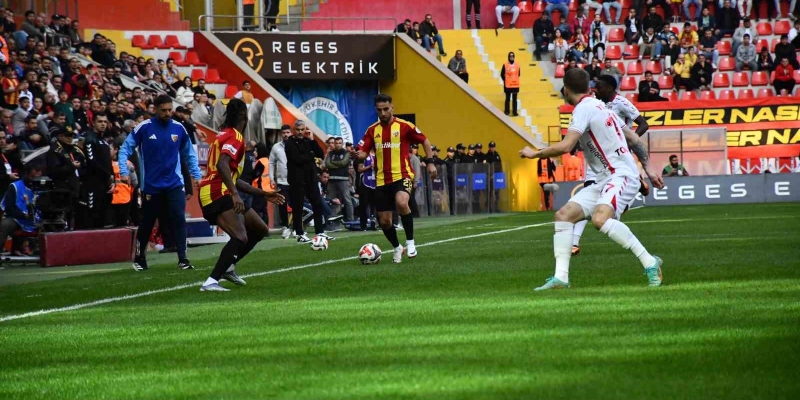 Trendyol Süper Lig: Kayserispor: 0 - Samsunspor: 1 (İlk yarı)