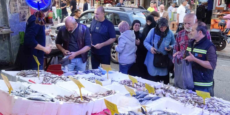 Hamside fiyat yarıya düştü, tezgahlarda yoğun ilgi