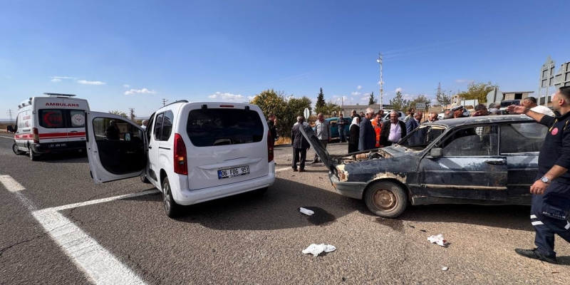 Cenaze yolunda kaza: 3 yaralı