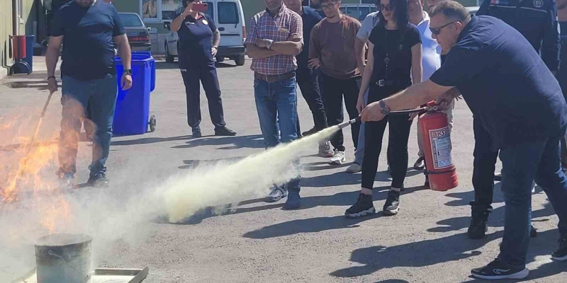 İtfaiyeden, belediye personeline yangın eğitimi